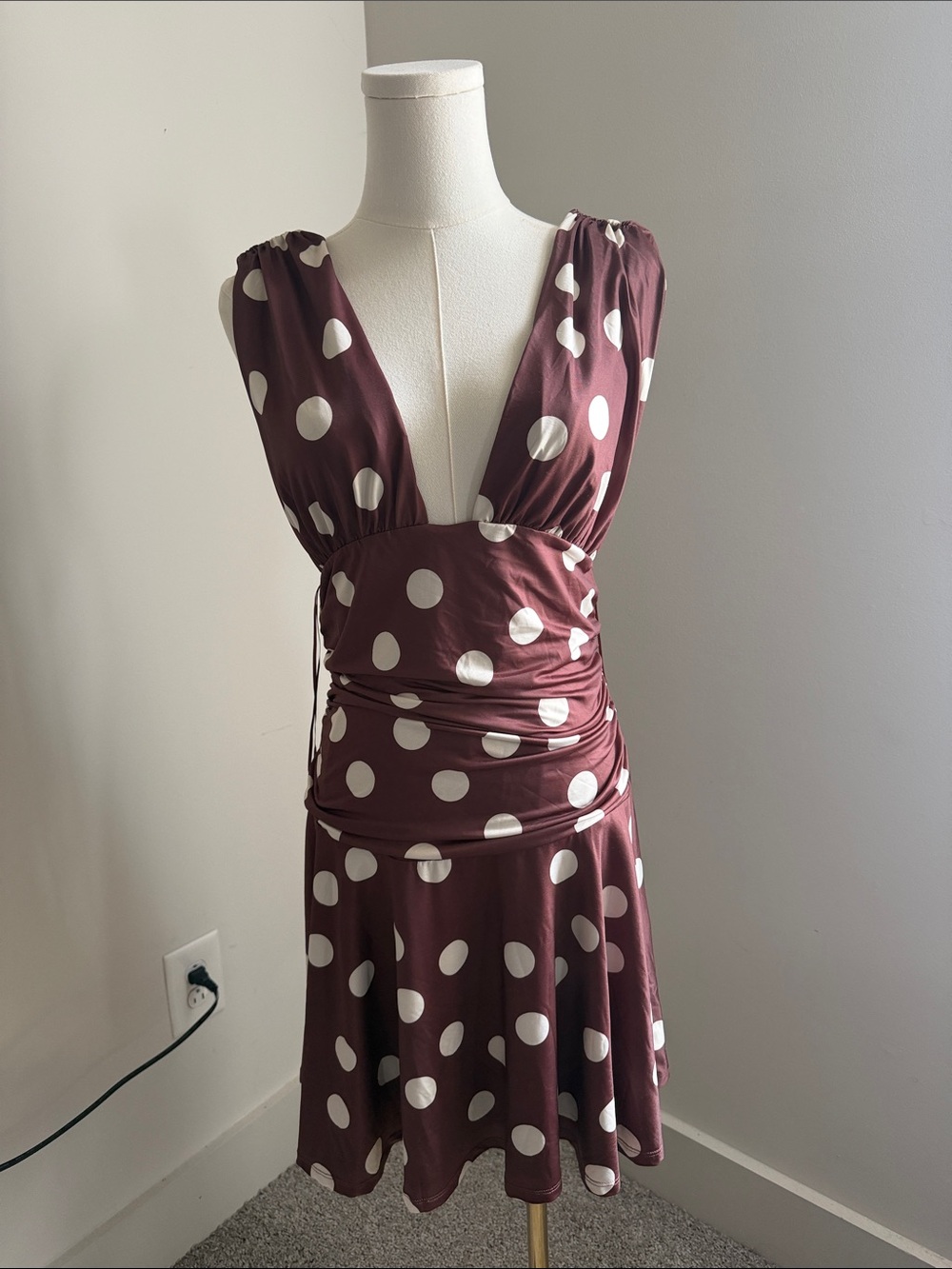 Polka Dot V‑Neck Ruched Midi Dress in Brown